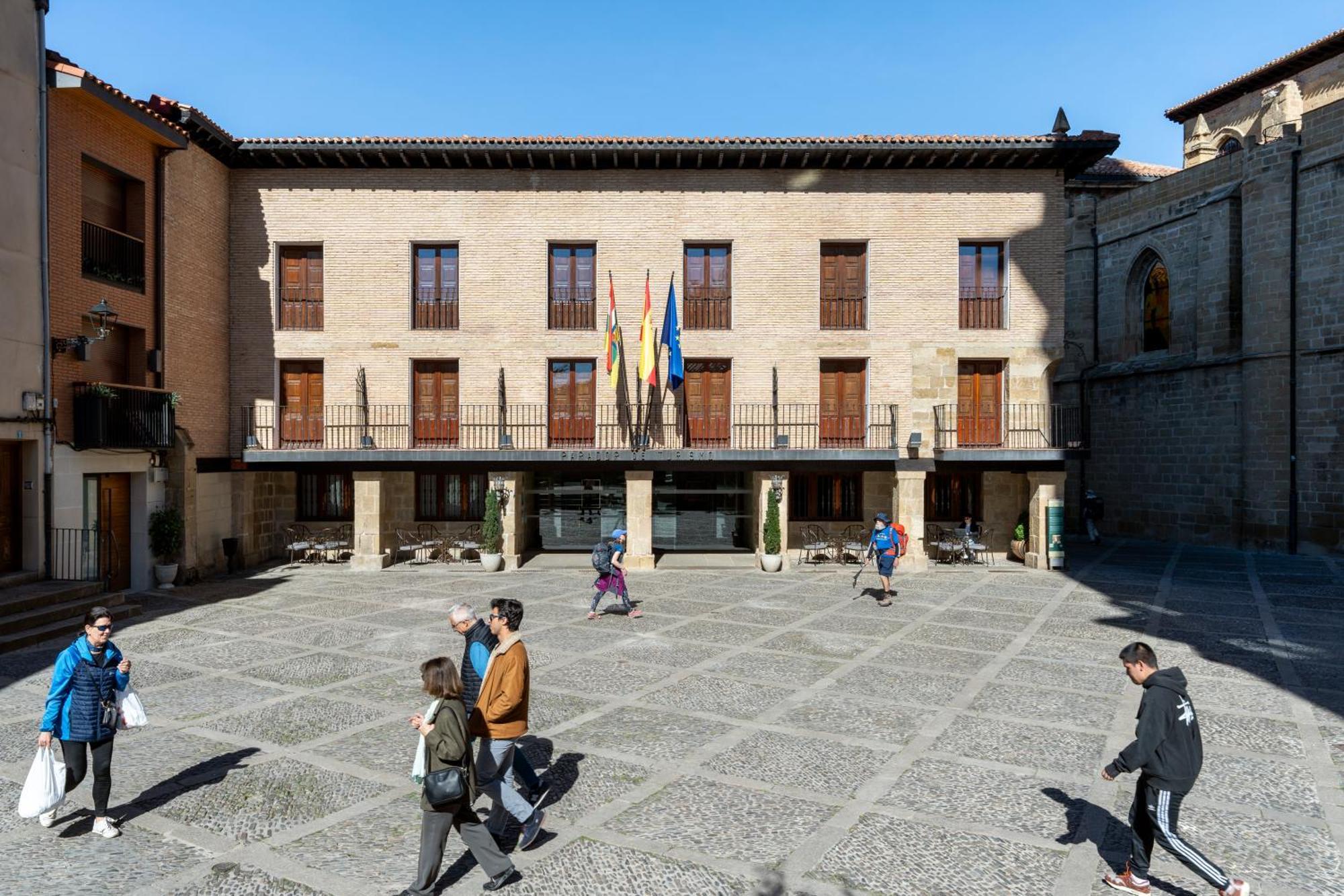 Parador De Санто Доминго де ла Калсада Екстериор снимка