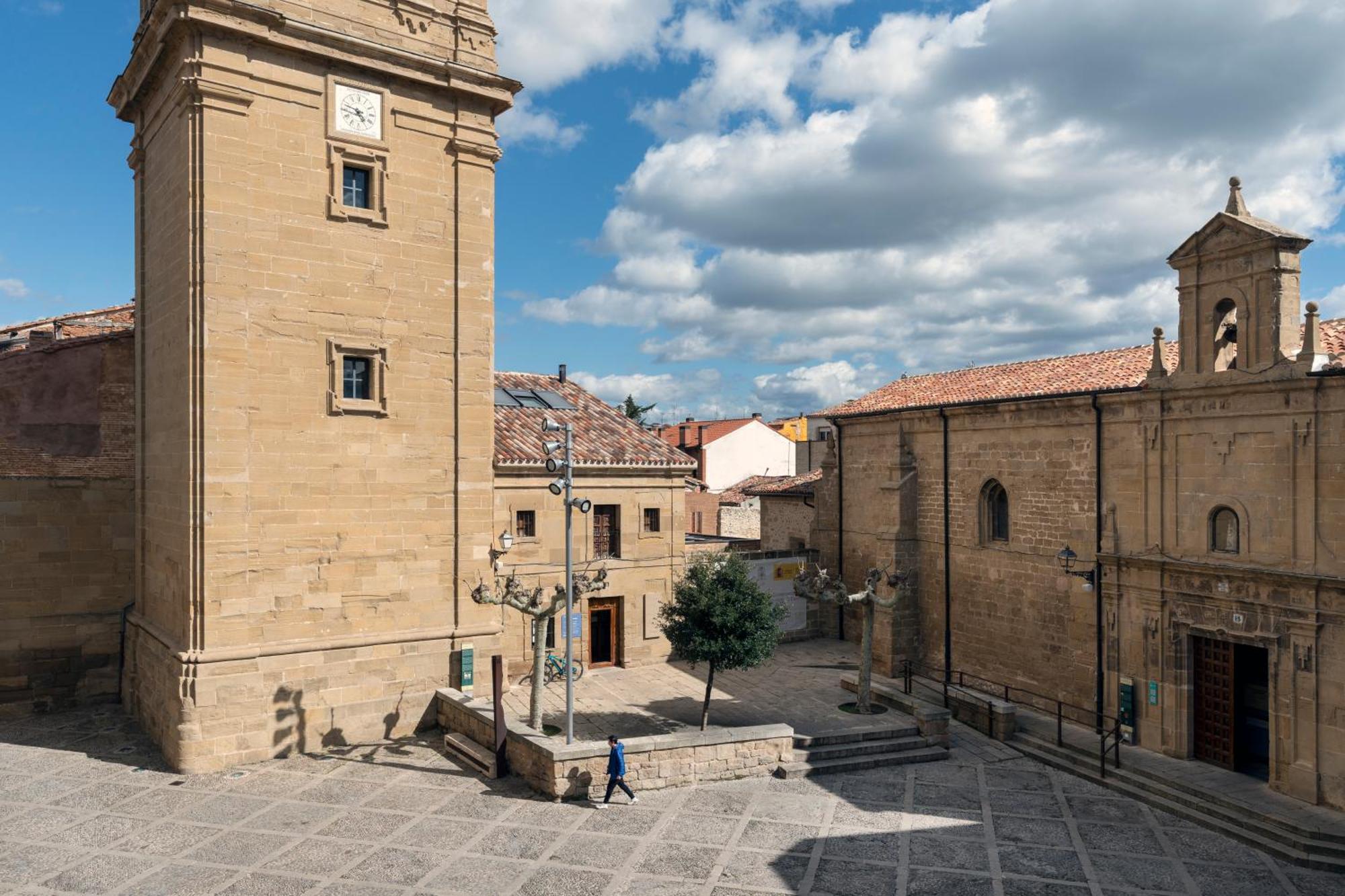 Parador De Санто Доминго де ла Калсада Екстериор снимка