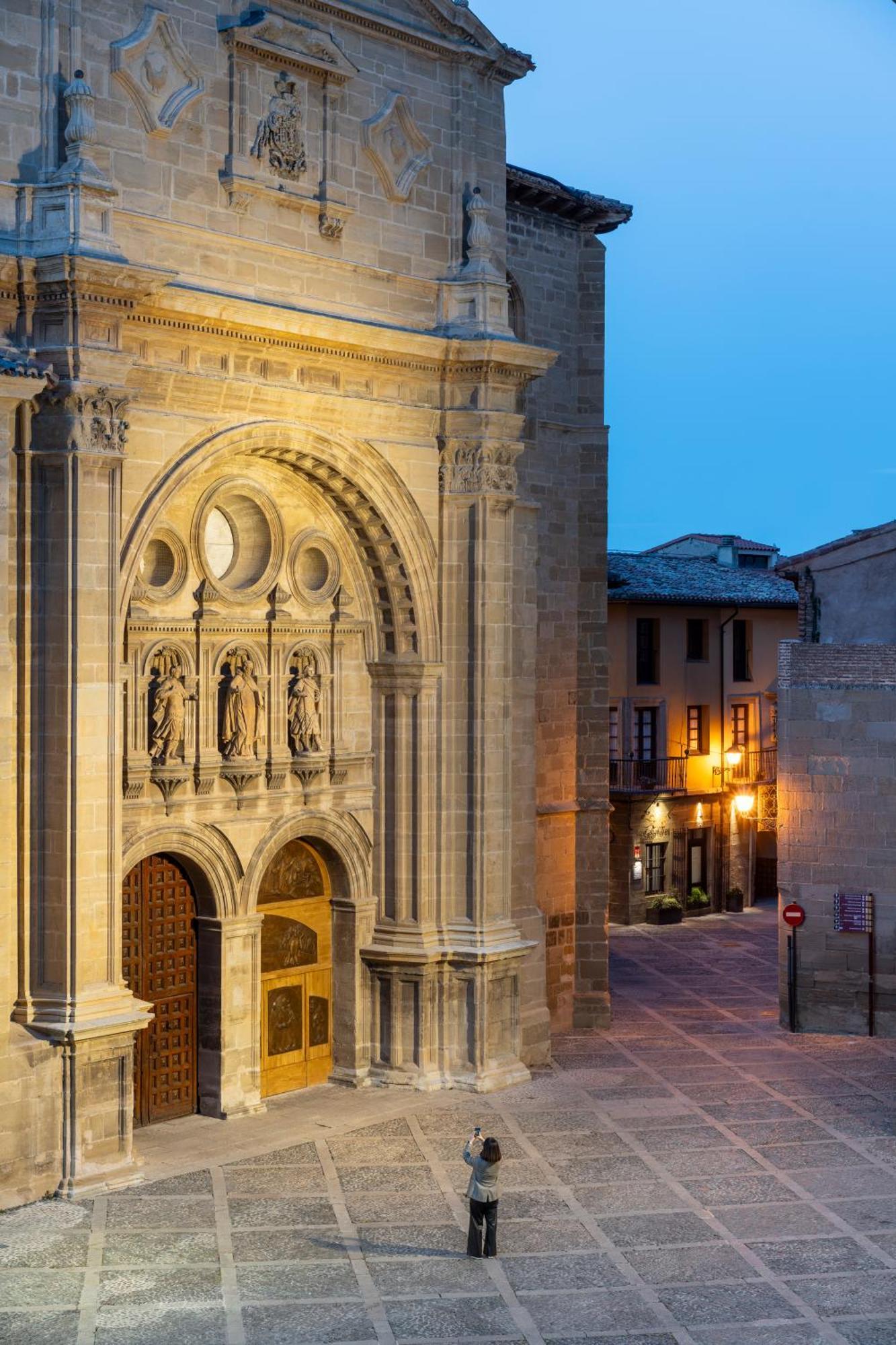 Parador De Санто Доминго де ла Калсада Екстериор снимка