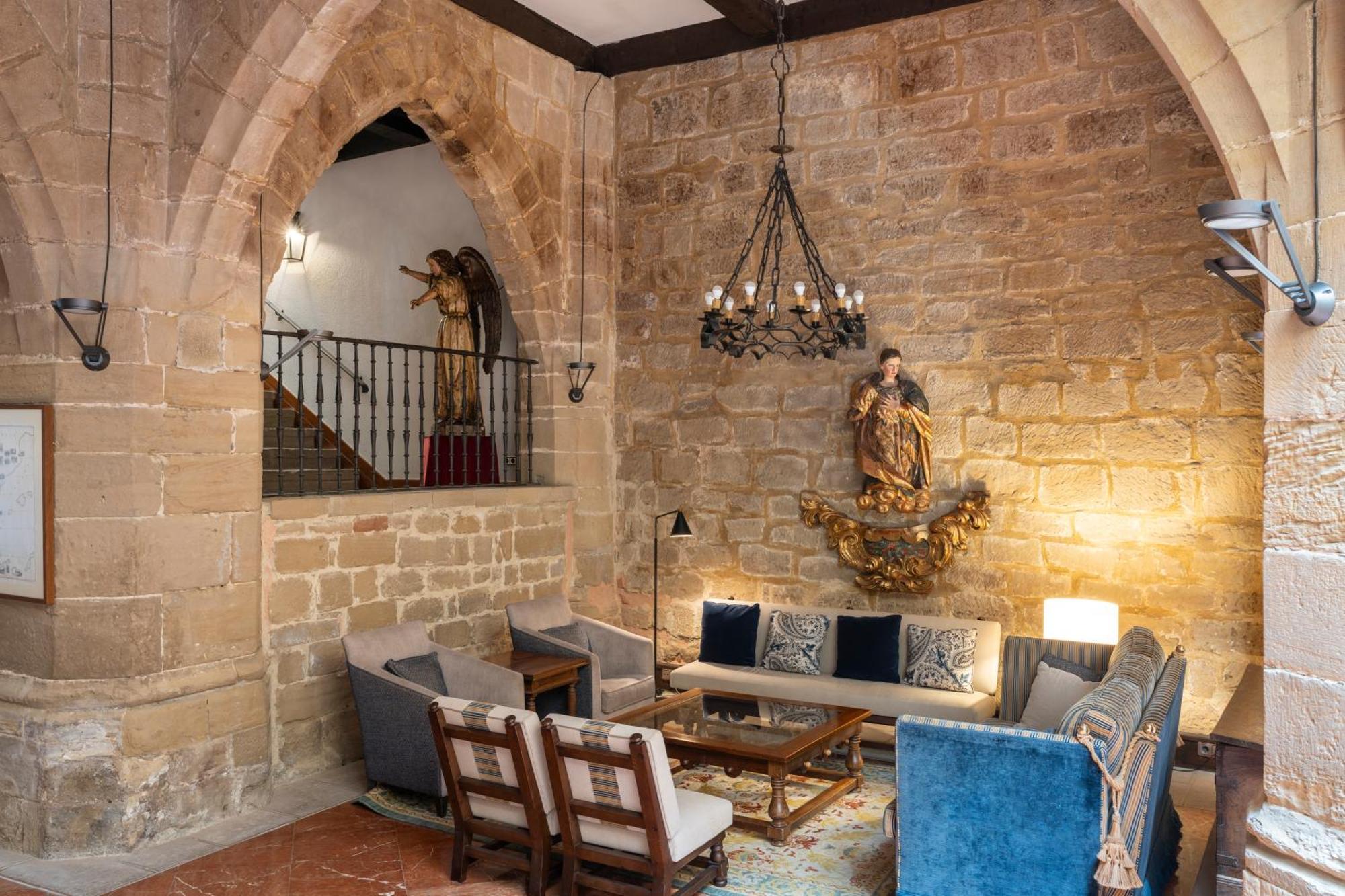 Parador De Санто Доминго де ла Калсада Екстериор снимка