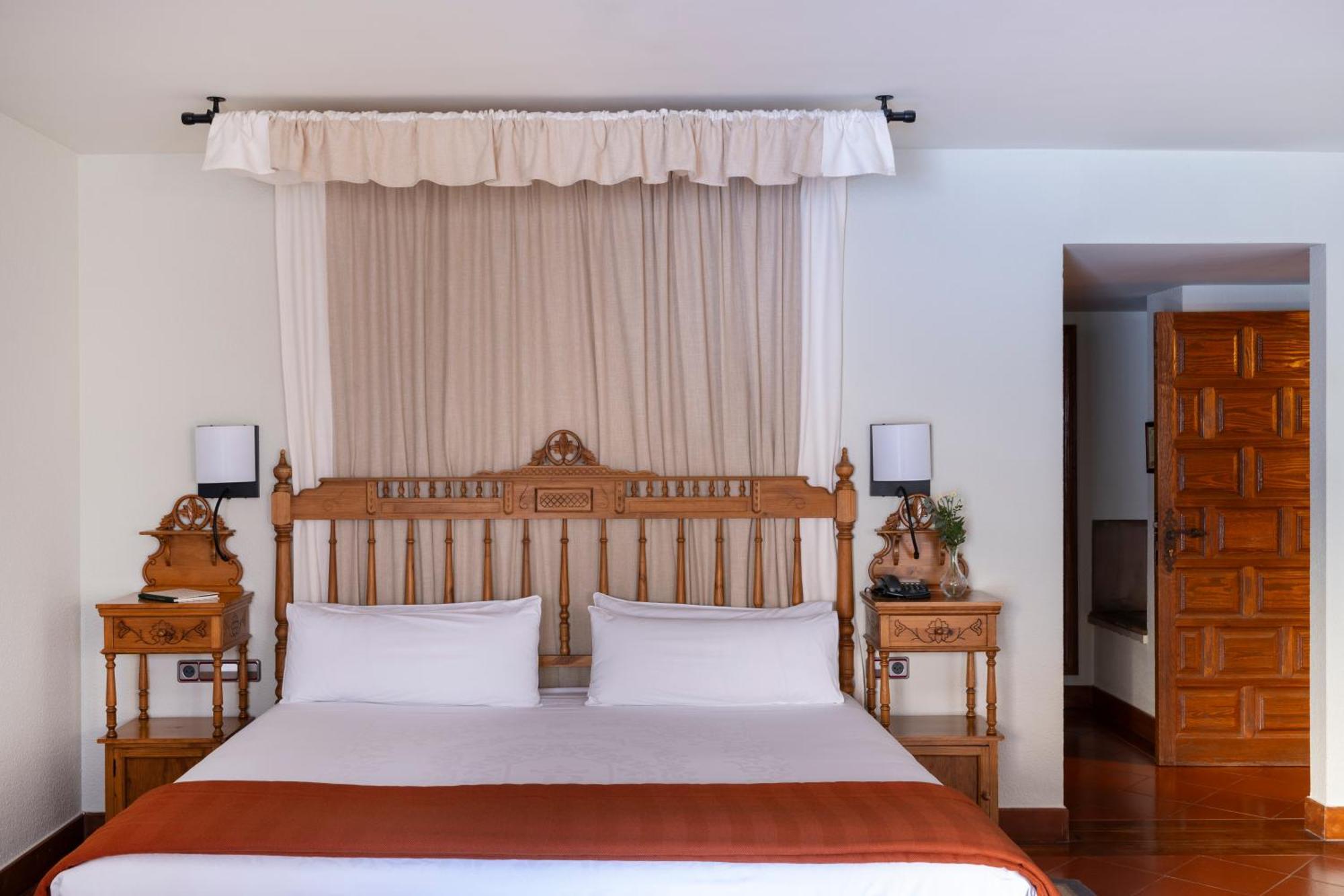 Parador De Санто Доминго де ла Калсада Екстериор снимка