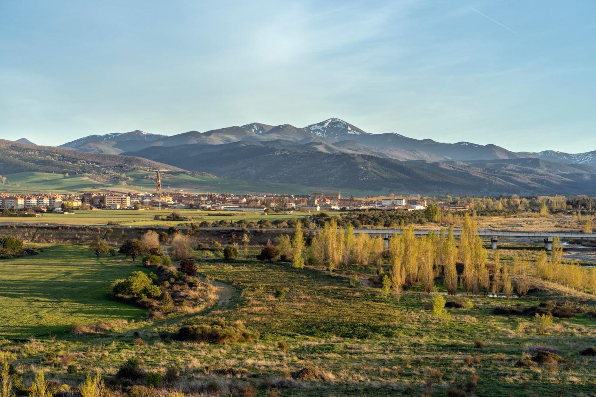 Parador De Санто Доминго де ла Калсада Екстериор снимка