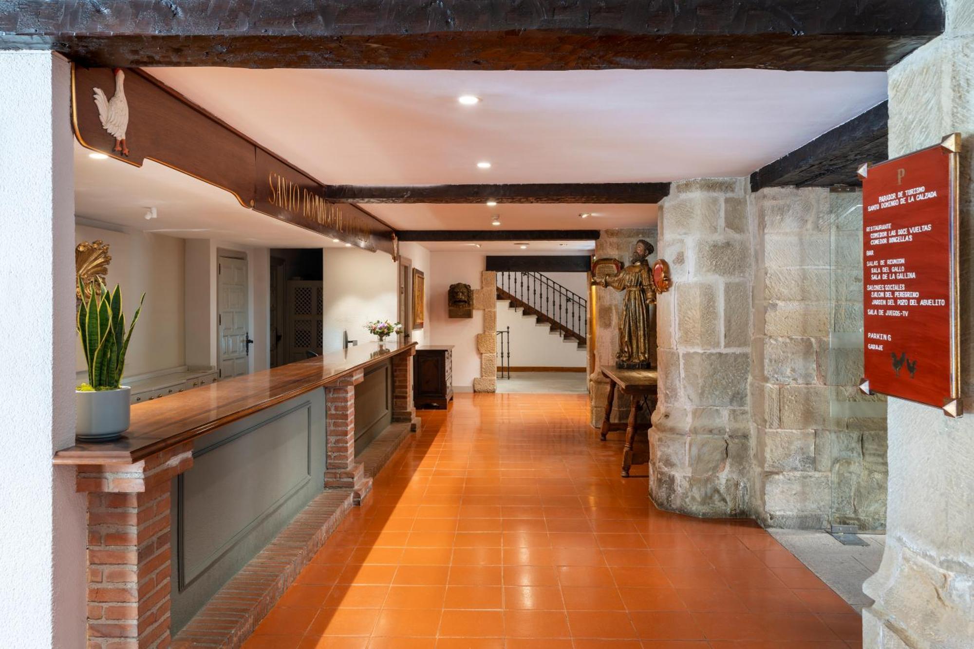 Parador De Санто Доминго де ла Калсада Екстериор снимка