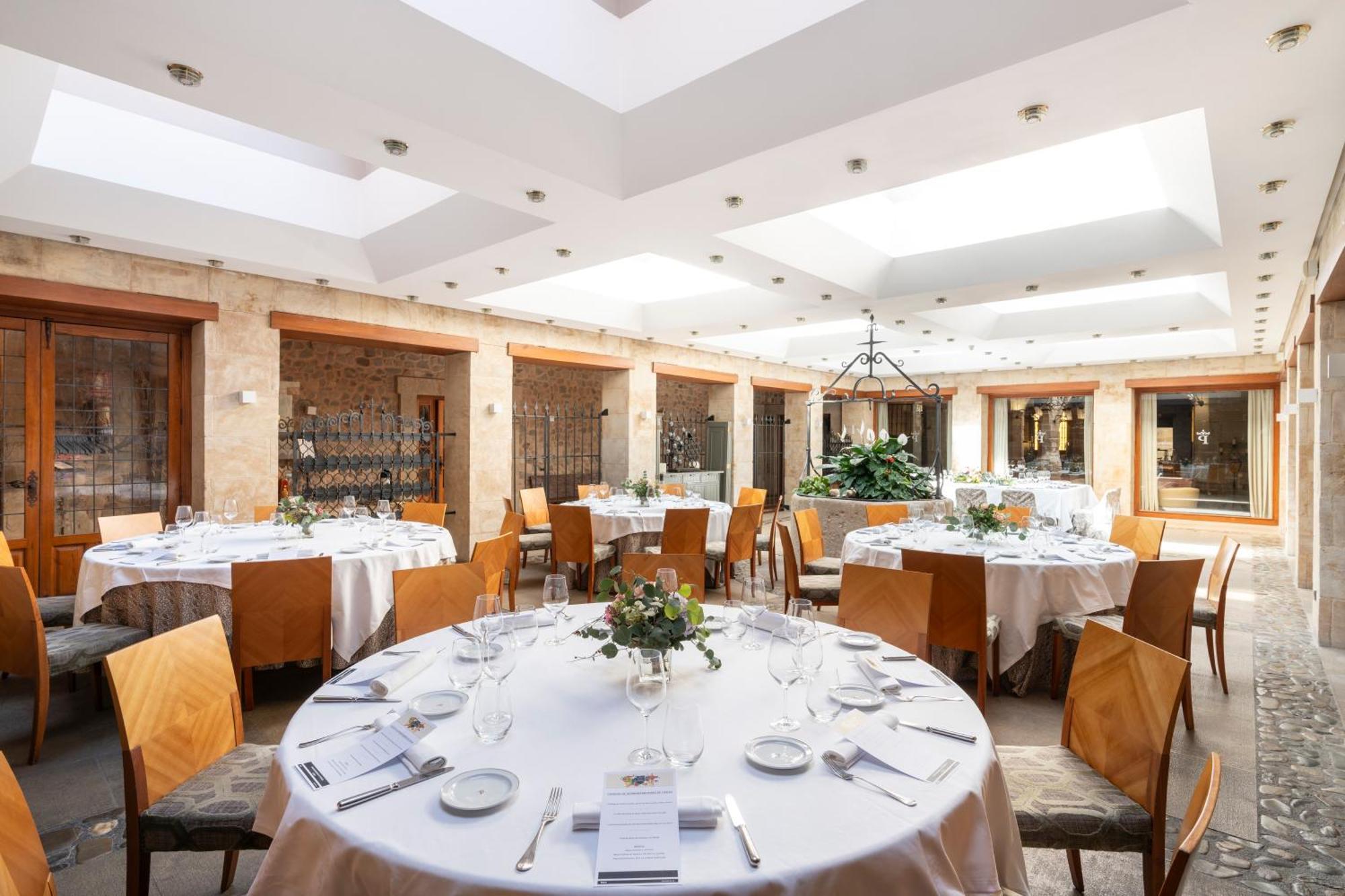 Parador De Санто Доминго де ла Калсада Екстериор снимка