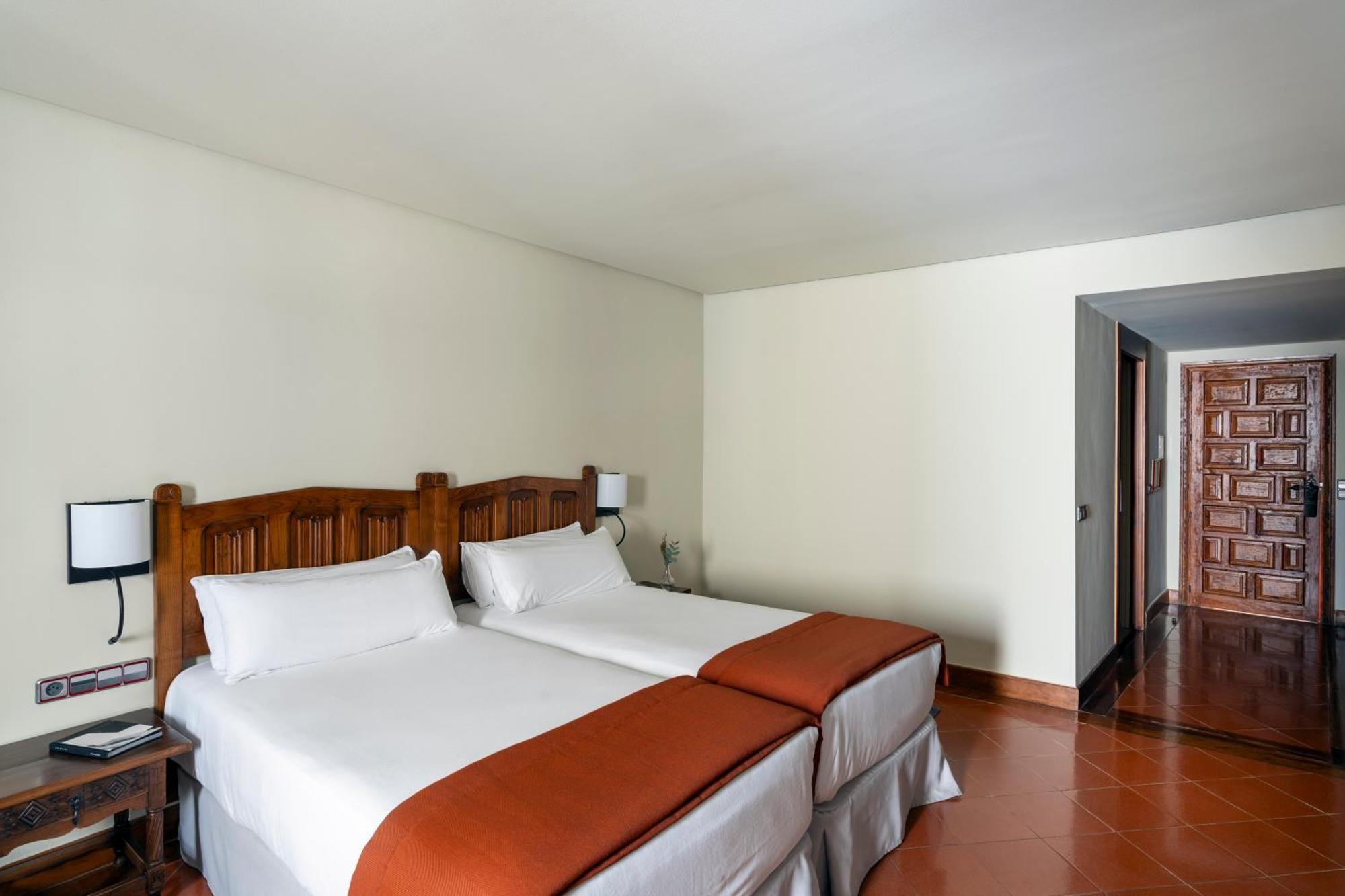 Parador De Санто Доминго де ла Калсада Екстериор снимка