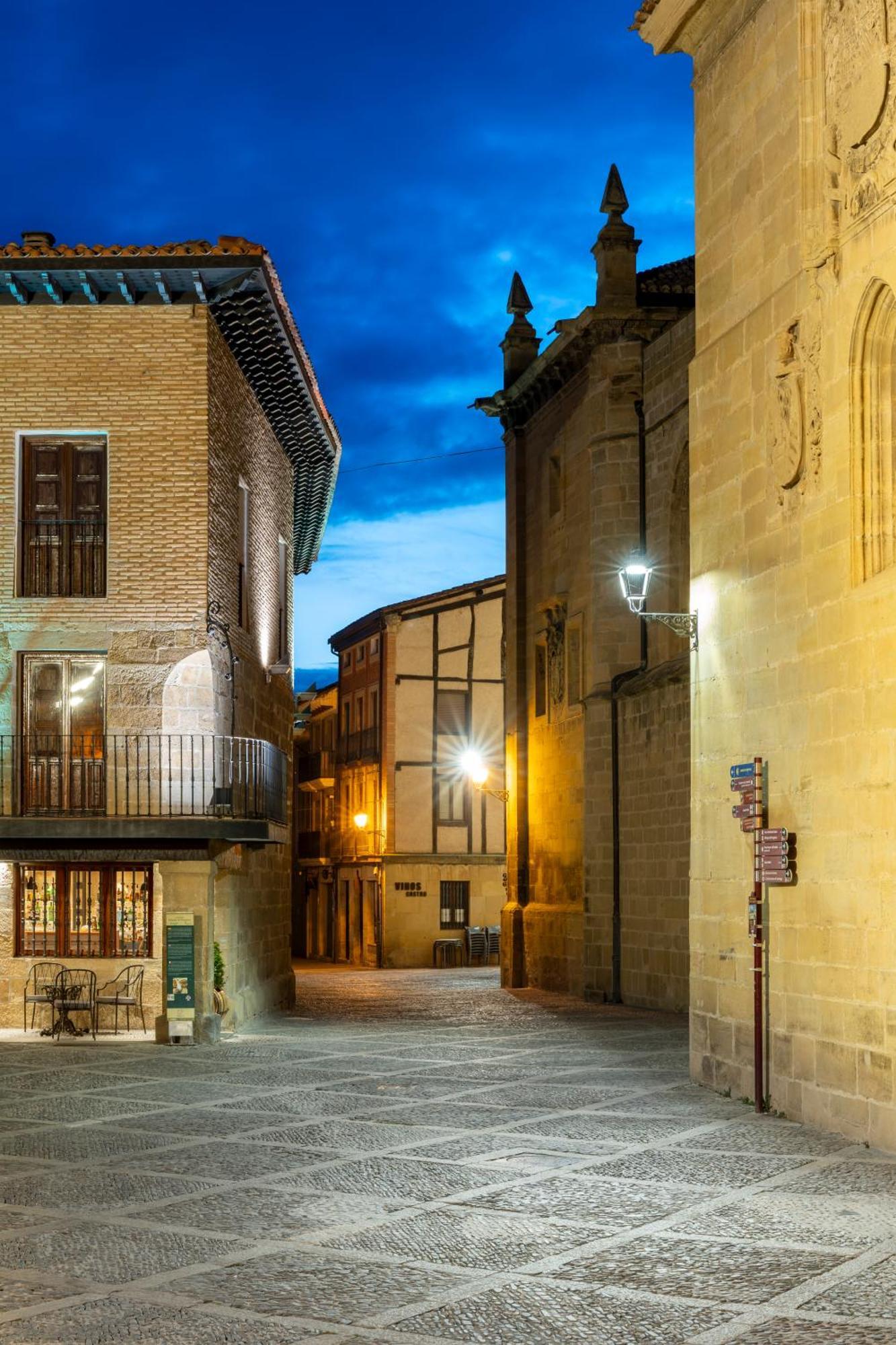 Parador De Санто Доминго де ла Калсада Екстериор снимка