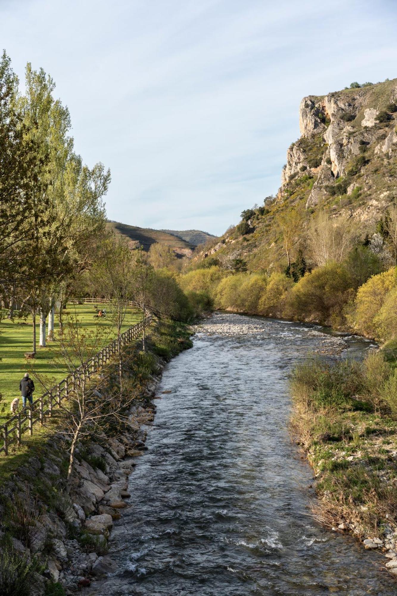 Parador De Санто Доминго де ла Калсада Екстериор снимка