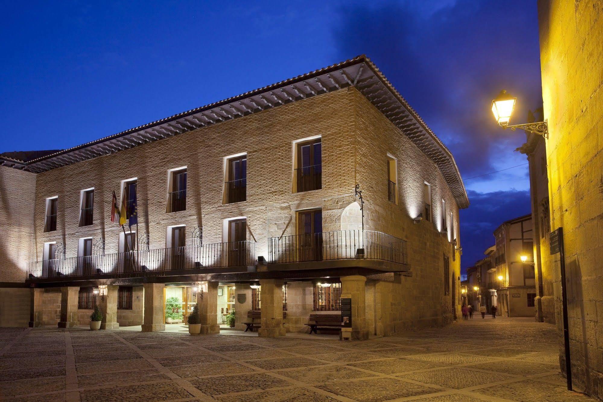 Parador De Санто Доминго де ла Калсада Екстериор снимка